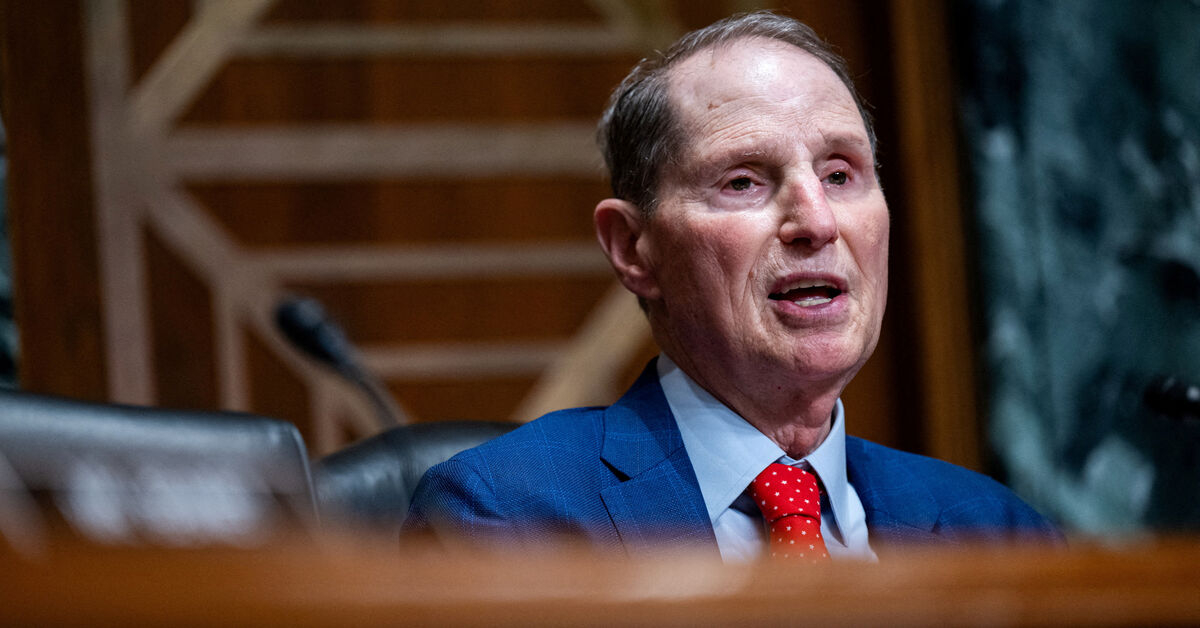 FILE PHOTO: Ranking Member U.S. Senator Ron Wyden (D-OR) speaks at a Senate Finance Committee hearing on Capitol Hill in Washington, D.C., U.S., July 22, 2026. REUTERS/Annabelle Gordon/File Photo
