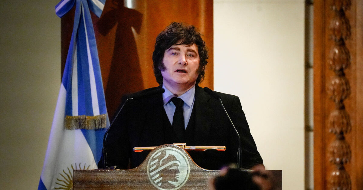 FILE PHOTO: Argentine President Javier Milei waves during a ceremony commemorating the 172nd anniversary of the Buenos Aires Stock Exchange in Buenos Aires, Argentina, July 16, 2026. REUTERS/Mariana Nedelcu/File Photo
